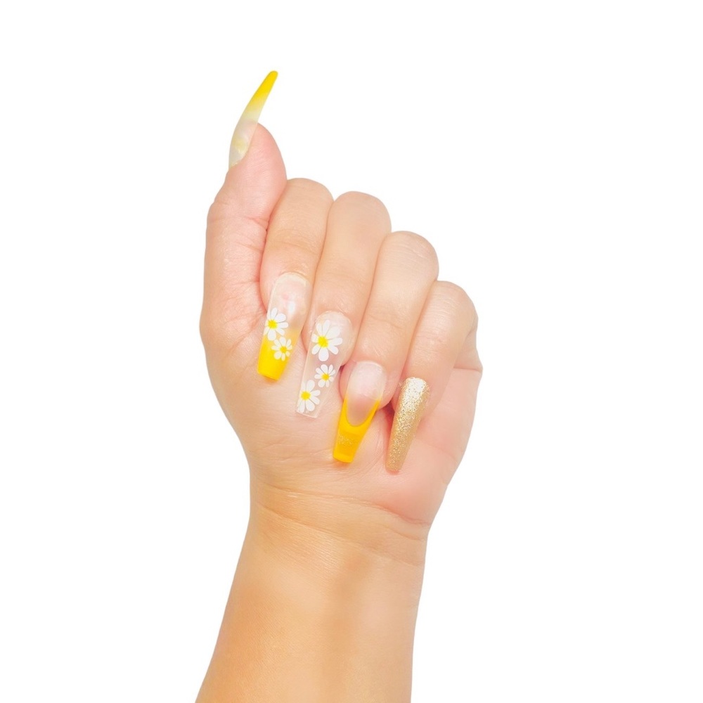 Long coffe nails yellow flowers.